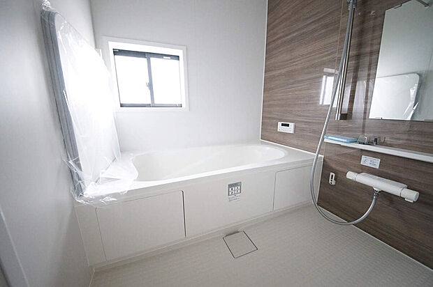 【浴室】雨の日でもお洗濯物を乾かせる浴室乾燥機付きのバスルーム