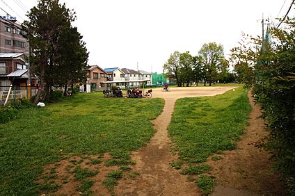 三角公園（浅間上児童遊園） 約400m