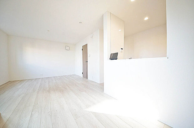 【リビング】全居室ペアガラスのためお部屋の冷暖房効率が上がります