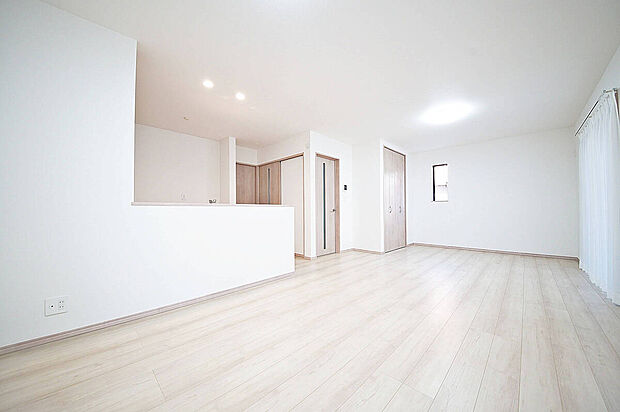 【リビング】リビング収納付きで片付けがスムーズ!すっきりしたリビングになります