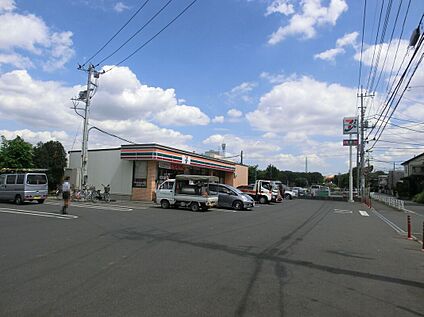 セブンイレブン 約441m