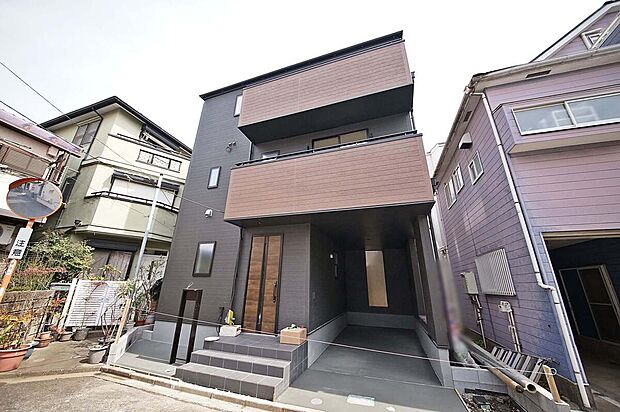 【外観】外の目を気にする事無く家族団らんを楽しめる2階LDKが嬉しいポイント！