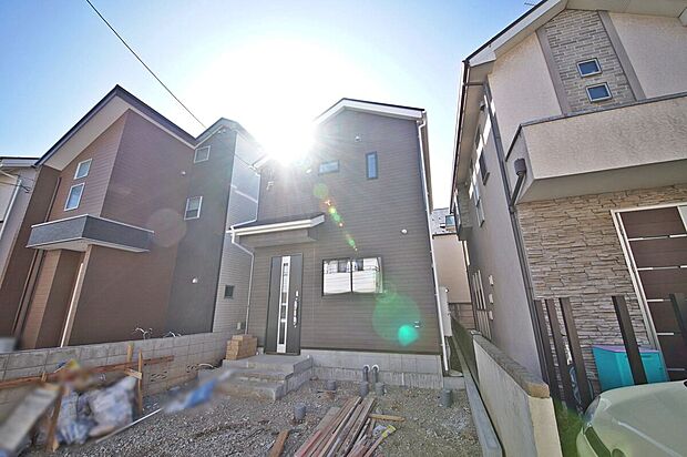 【外観】人の目を気にする事無く家族団らんを楽しめる2階リビング