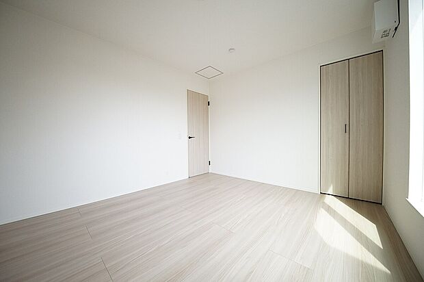 【洋室】全居室6帖以上＋収納完備、整理整頓が捗り生活空間にゆとりが生まれます