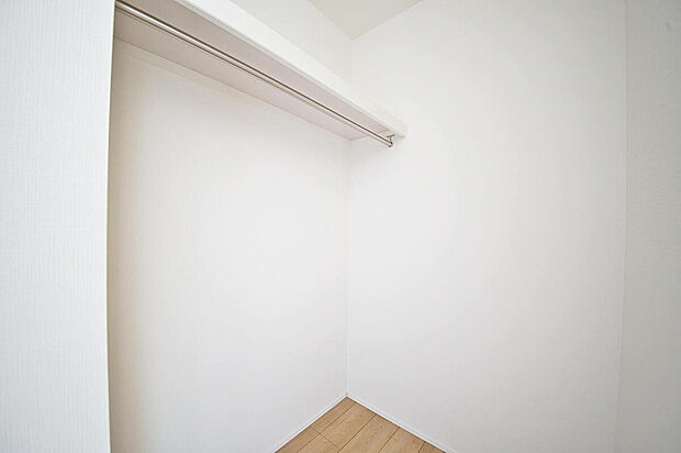 【収納】季節用品や大切なお洋服も綺麗に収納できるWICは2箇所ございます