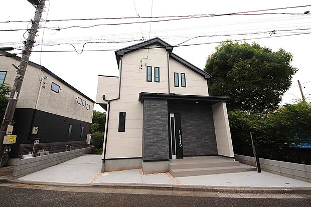 【外観】敷地35坪超!充実したプライベート空間を確保できる大型間取り5LDKのお住まい