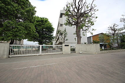 第二中学校 約1200m