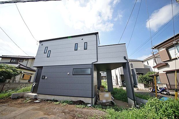 【外観】全居室照明器具付き!安心のモニター付きインターフォンや便利な玄関システムキーなど設備充実