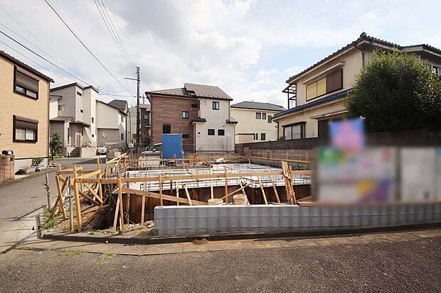【外観】ゆとりある4LDKのお住まいは角地につき開放感がございます