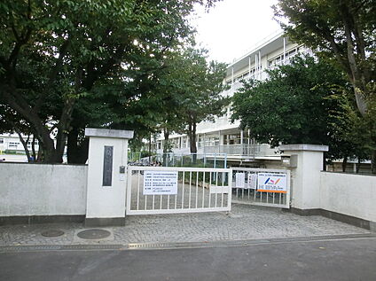 第六小学校 約1015m