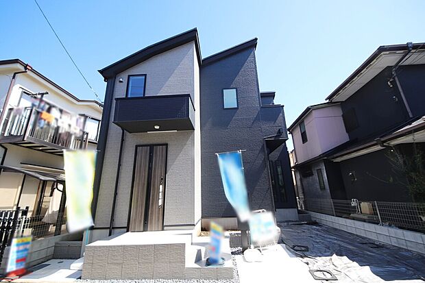 【外観】リビングイン階段・パントリー・浴室乾燥機・ペアガラス・WIC・SIC等設備充実