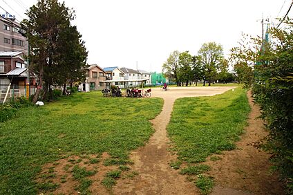 三角公園 約192m