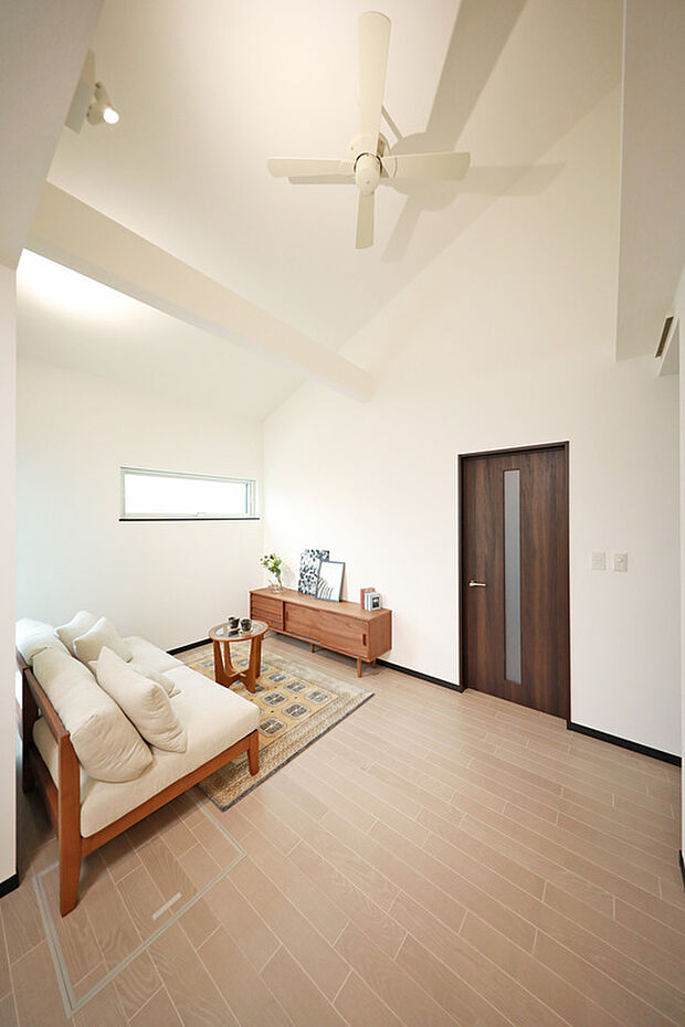 リビング上部は吹抜けになっており開放感たっぷりです!