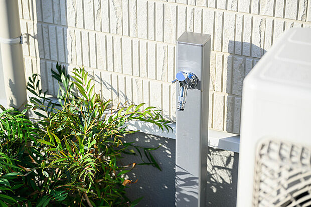 【【外観】】外には水道スペースを設けており、洗車やペットの散歩後の洗い場として便利にご利用いただけます。