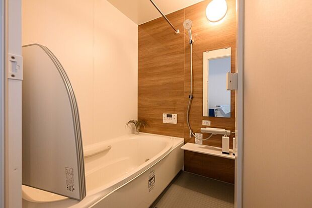 【【浴室】】使いやすさやお掃除のしやすさだけでなく、くつろぎにもこだわったシステムバスルーム。※イメージ写真
