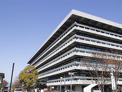 奈良県警察本部 827ｍ(徒歩11分)