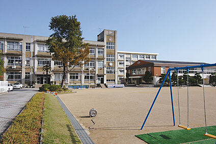 姫路市立手柄小学校 約750m(徒歩約10分)