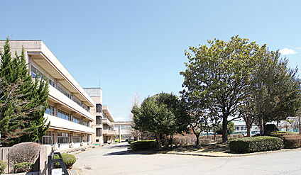 高山中学校 約850ｍ～1,030ｍ(徒歩11分～13分)