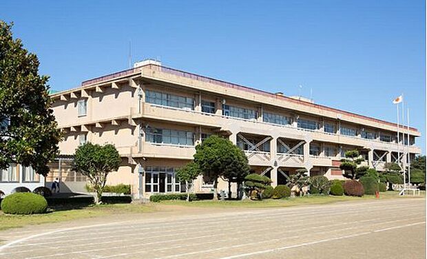 朝日中学校（約1,197m）