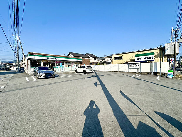 ファミリーマート韮山中條店（約176m）