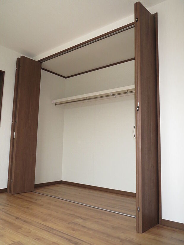 【収納（同一仕様）】各部屋についている収納建具・取手のお色、形状をショールームでお選び頂けます！