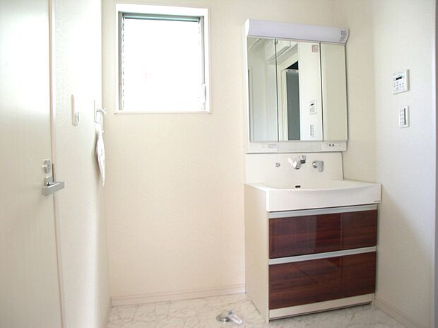 【水回り床材（同一仕様）】腐食しにくい水回りの床材を使用しております♪