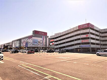 イオンモール浦和美園 1.8km(車８分)