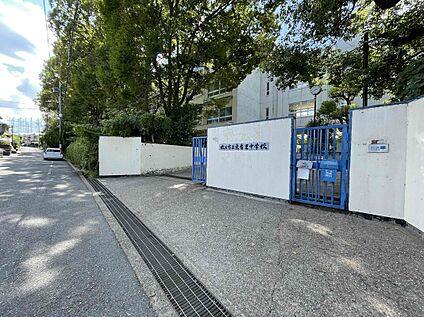 東香里中学校 約３００ｍ(徒歩約３分)