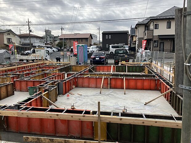 検査を無事通過しましので2回目のコンクリートを打設します。予定通りの工期で進んでおります！