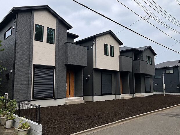 【8/30更新】周辺の建物の並びや、お部屋への光がどのように差し込むかもリアルにご確認いただけます。前面道路の広さや、小さなお子様がいても安心な落ち着いた街並みの雰囲気もあわせてご覧ください。