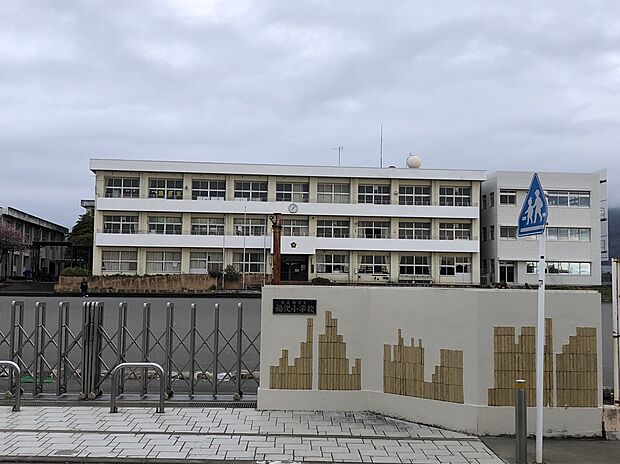福沢小学校（約950m）