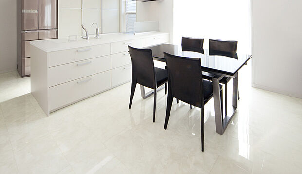 【タマタウン平和町III】大理石調フロア