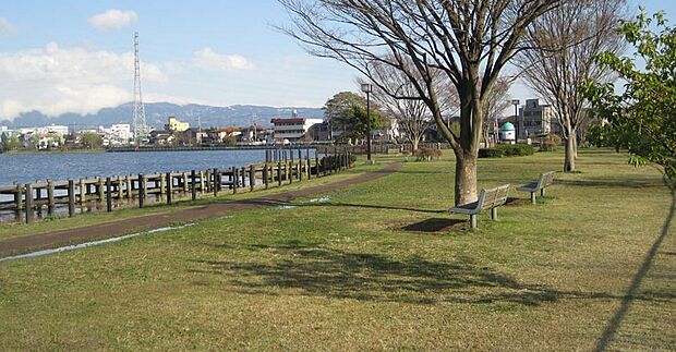 門池公園(約750m)