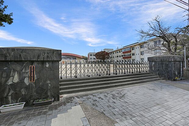 雲仙市立愛野小学校(約750m)