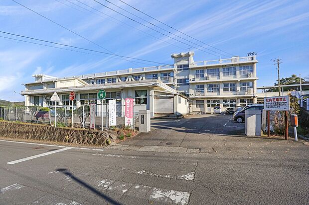 雲仙市立愛野中学校(約1,180m)