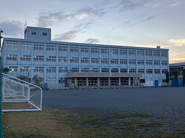 沖館中学校（約350m）