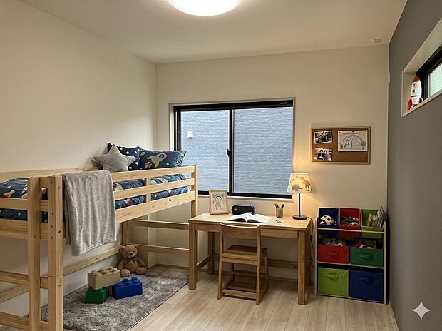 【7号地_子ども部屋（※写真はイメージです。）】子ども部屋があることで、自分で整理整頓をしたり、学習や時間の管理を自主的に行う習慣が身につきやすくなります。書斎や趣味部屋として活用することもできます。