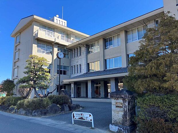 飯田市立緑が丘中学校(約100m)