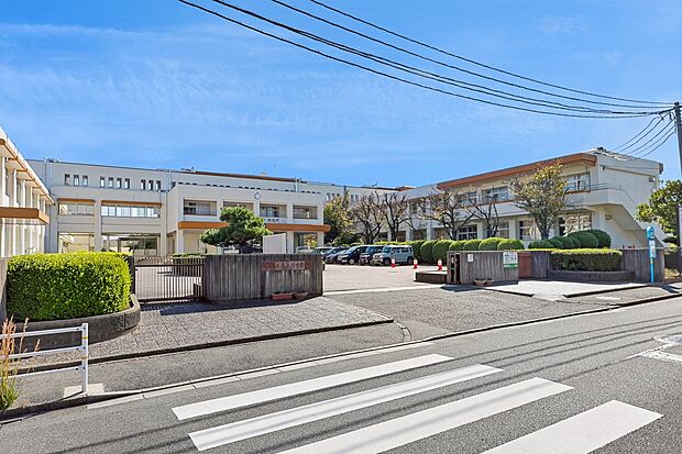 春日市立春日南中学校(約640m)