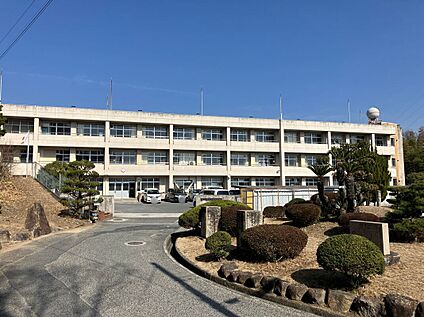 高西中学校 約700ｍ(徒歩約9分)