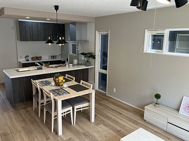 【LDK】洗練されたペニンシュラキッチン