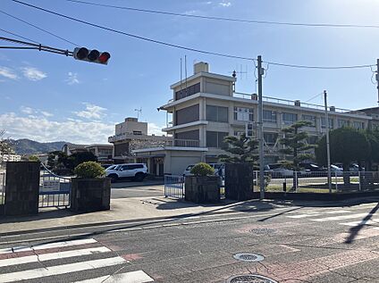 中央小学校 約1,500ｍ(徒歩約19分)