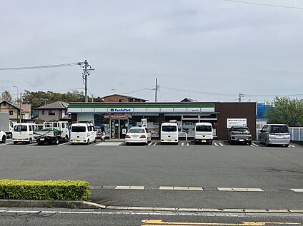 ファミリーマート　菊川加茂北店 800ｍ(徒歩10分)