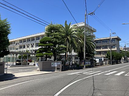 城南中学校 約2,200ｍ(徒歩約32分)