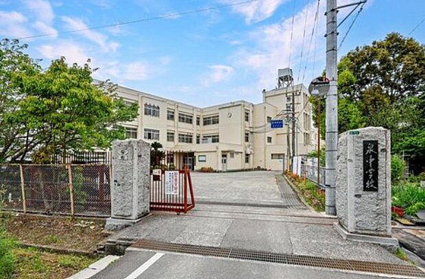市立泉中学校(約1,180m)