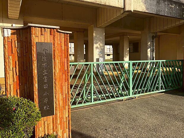 今治市立富田小学校(約2,200m)