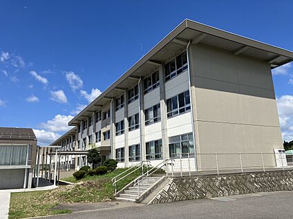 瀬尻小学校 700ｍ
