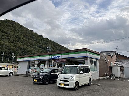 ファミリーマート 50ｍ
