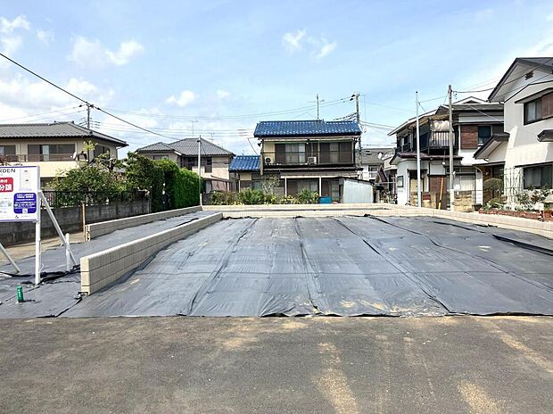南道路のため日当たり良好で開放的なリビング空間や豊富な収納設備を備えた間取りなど、ご希望のプランがお選びいただけます。(2026年4月撮影)
