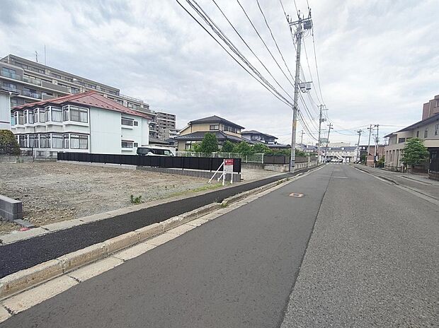落ち着いた住環境が広がる分譲地♪
建築条件やプランのご相談もお気軽にお問合せください!
【造成後現地】2026年6月19日撮影